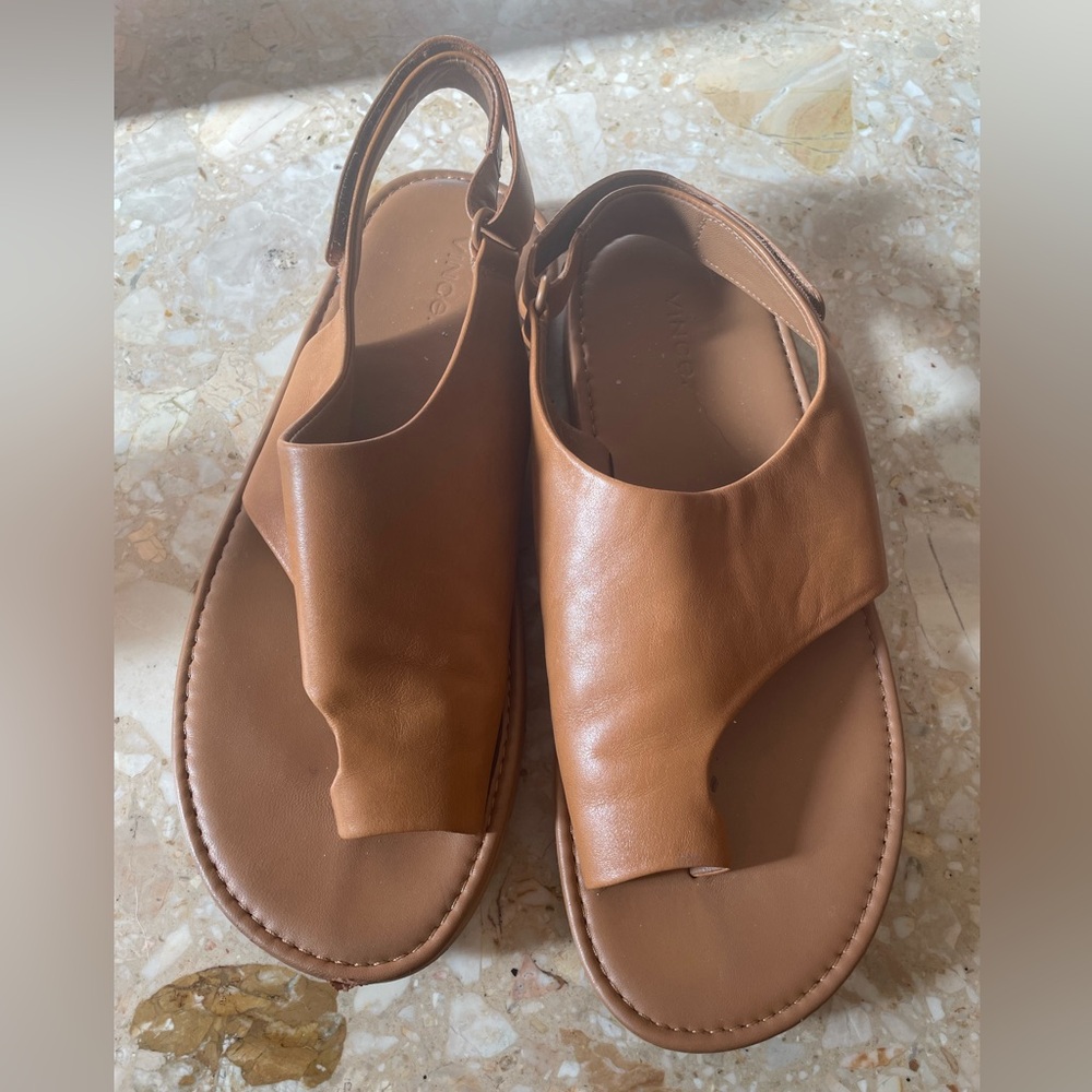Vince tan beige toe strap flat sandals women’s 10